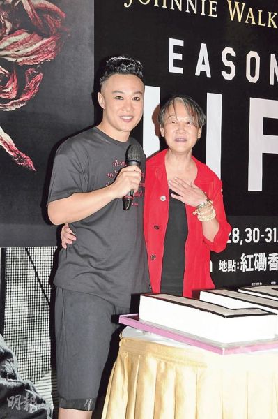 陈家瑛承认陈奕迅经纪人工作将移交甘菁菁，明年正式交接。