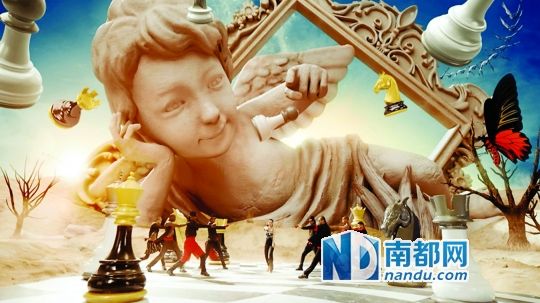 MV中出现神秘古堡、大型复古棋盘、华美伊甸园、震撼钟楼等场景，展现魔幻神秘之旅。