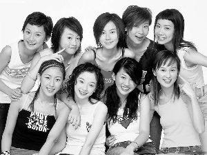 Cookies在2002年出道时有9人，但翌年因经费问题裁减只剩下4人，最后4人也各散东西。
