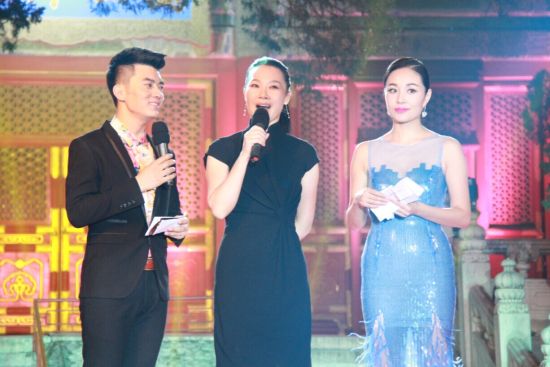 吕薇出席公益盛典