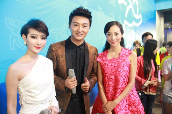 张亚楠（左）多亮（中）韩雪（右）