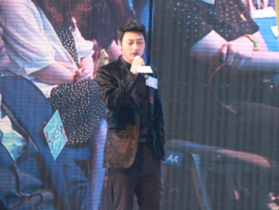 多亮青奥会闭幕式献唱