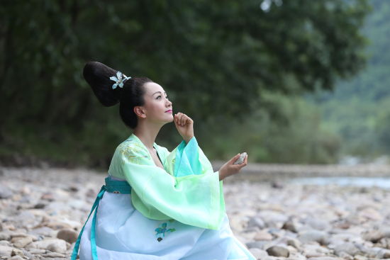 杨蓉化身乱舞臣妾