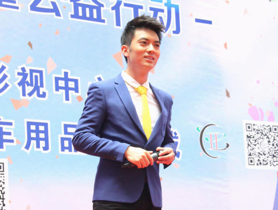 刘孟哲演唱《美丽春天》