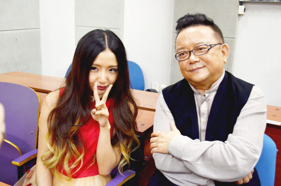 刘美麟与王刚合影