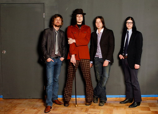 benson)和组的明星乐队the raconteurs发行了首张正式专辑《broken