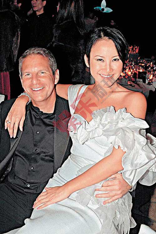 李玟与Bruce拍拖5年，常常高调示爱。