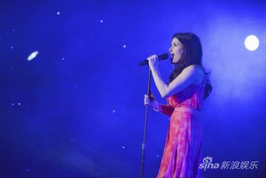 伊迪娜-梅泽尔（Idina Menzel）表演资料图