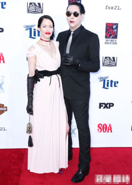 玛丽莲曼森与女友