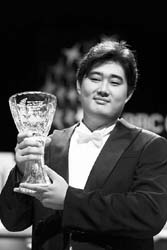 沈洋昨捧卡迪夫国际声乐比赛奖杯