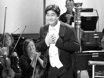 沈洋在比赛中演唱