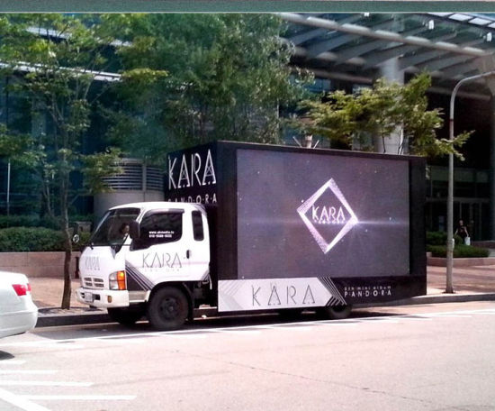 Kara新歌MV宣传车巡回首尔繁华区