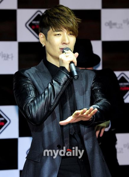 孙浩英车内现女友尸体 初判系烧炭自杀