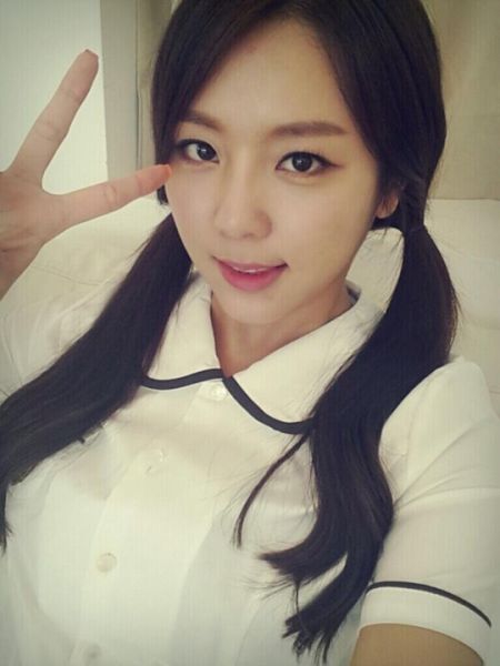 Jewelry艺媛穿校服自拍