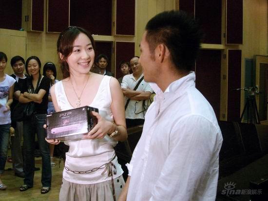 韩雪翻唱中孝介 Hana 用歌声传递友谊 图 手机新浪网