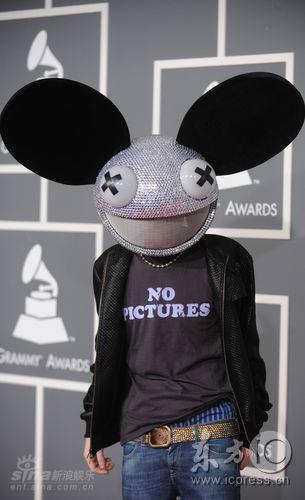 虽然提名难以启齿，但08年最出色的电音制作人Deadmau5去了现场
