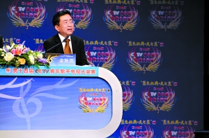 青歌赛上，余秋雨的风头盖过了歌手