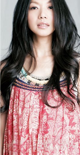 评论:万芳用美学养料酿造音乐