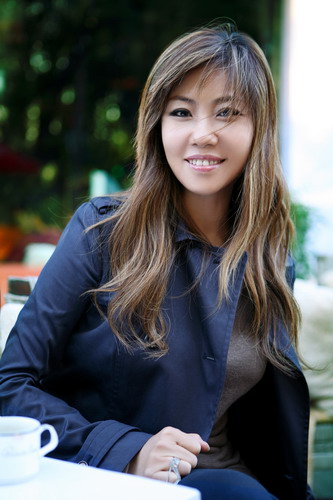 李殊为一百部影片献唱 声音高亢不失婉转(图)