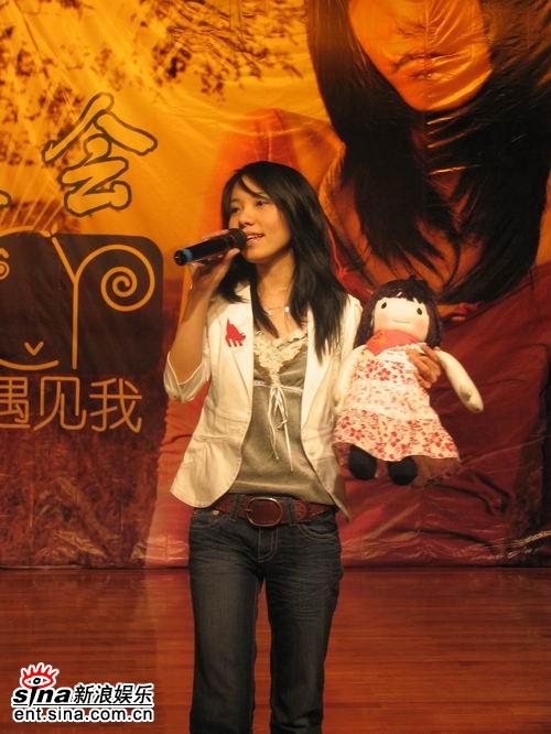 曹方天津歌友会献新歌 装扮尽显女人味(组图)_影音娱乐_新浪网