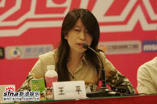 图文:超女总决赛发布会揭疑团-超女总导演王平