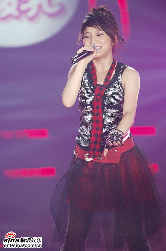 艾梦萌演唱原创曲《红舞鞋》