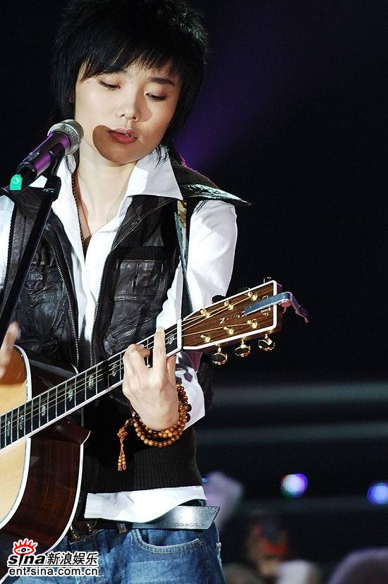 新浪娱乐讯 9月22日(星期五),2006快乐中国超级女声总决赛5进4播出