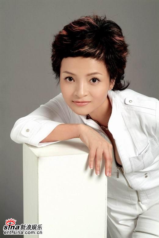 歌手何璐发烧新碟《天鹅绒女声》炮制中(组图)