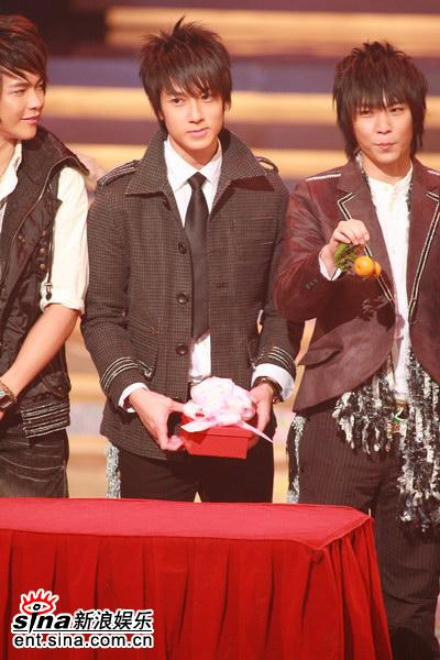 飞轮海抢小金橘礼物