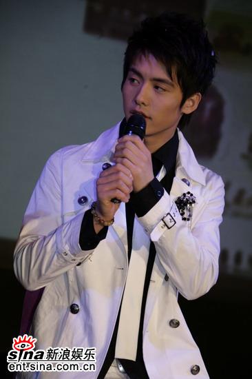 与歌迷共度幸福时刻