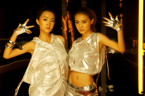 《快乐成双》的天娱传媒旗下艺人reborn (blog) 组合,日前为新专辑首