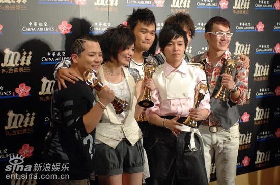 图文:苏打绿乐团获得本届金曲奖最佳乐团奖