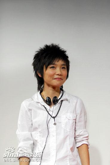 图文许飞ep北京发布会许飞羞涩笑容