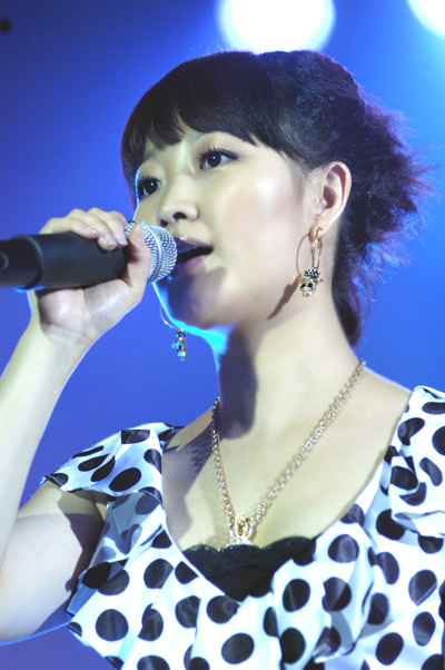 华纳慈善行唱响潍坊老狼金海心倾情演唱组图