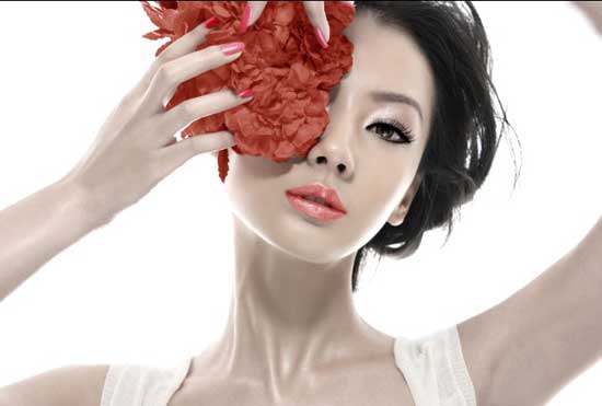 明骏女孩求斯冷艳写真要做多功能花瓶组图