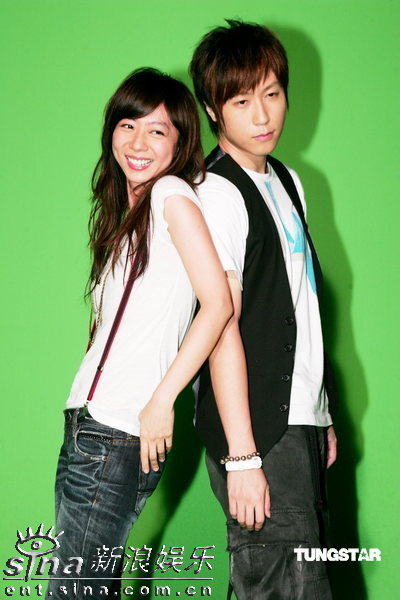 组图:陈绮贞为五月天"破戒" 携手合唱拍mv