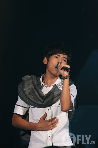 图文:快乐男声4进3总决赛--苏醒歌声动人心