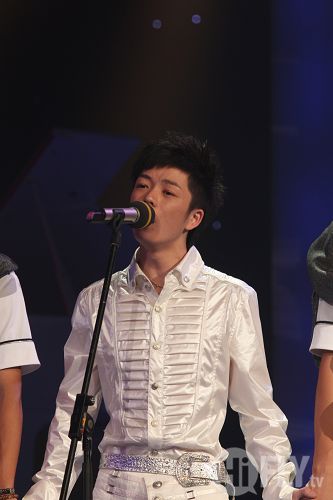 图文:快乐男声4进3总决赛--王栎鑫清唱