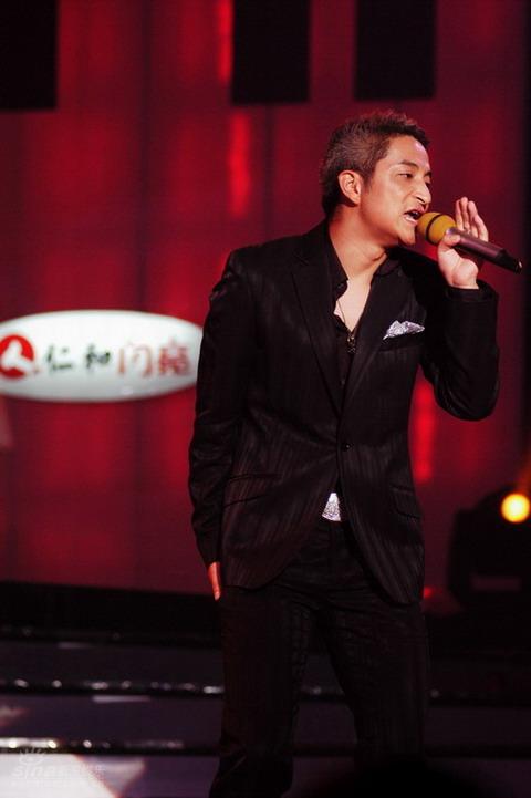 图文:快乐男声4进3总决赛--吉杰助阵演唱