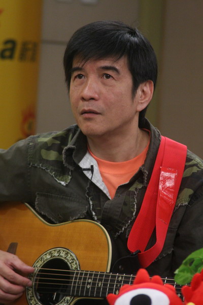 图文:齐豫叶佳修独家做客--与齐豫现场配合