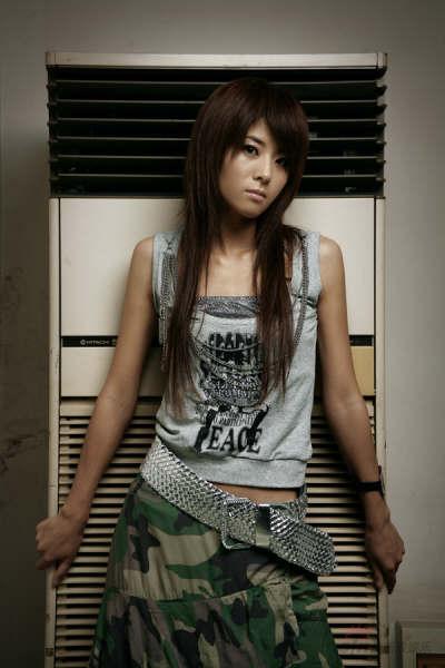 组图超女魏佳庆全新造型写真打破以往形象