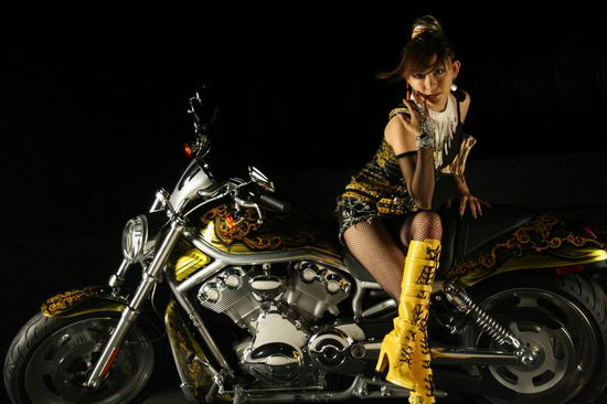 野性男人的终极梦想性感诱惑造型王一冰动用50万哈雷摩托拍mv