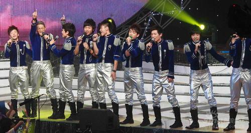 图文快男13强齐亮相巅峰之战告别快男舞台