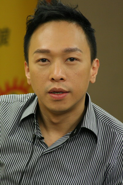 图文黄家强独家做客新浪谈起小孩满脸幸福