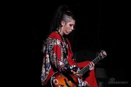 组图:日本歌手miyavi韩国开唱 现场气氛高涨