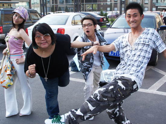 组图:7月25日培训日志--四人搞怪组合