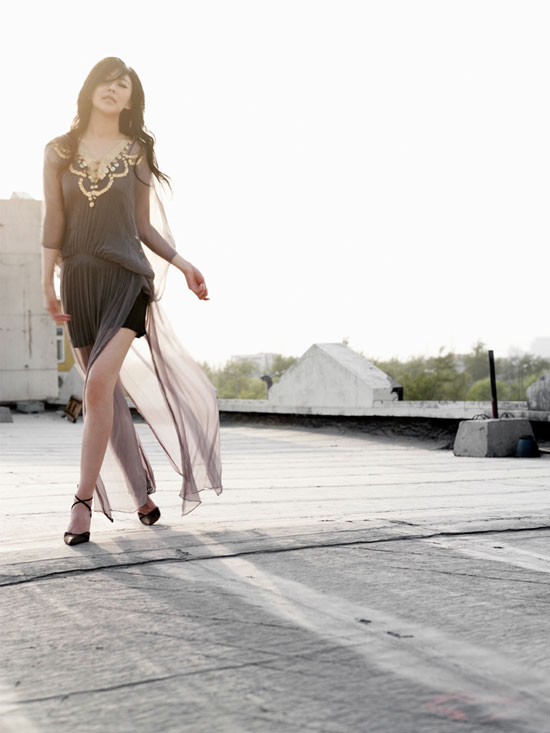 徐千雅mv造型超凡脱俗 称王菲为时尚典范(组图)