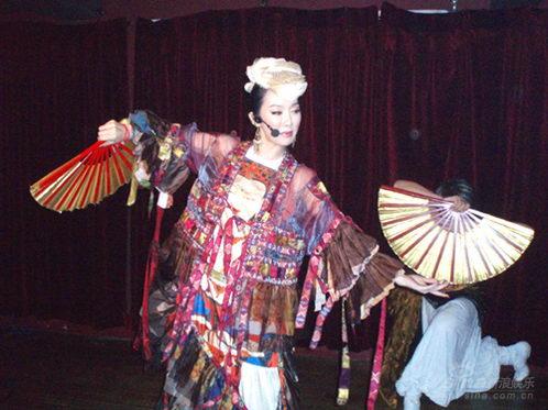 萨顶顶演出现场