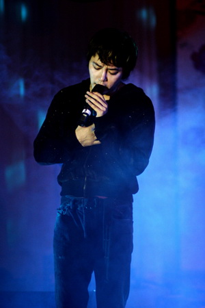 永邦音乐会唱醉七夕 连连返场清唱至沙哑(组图)