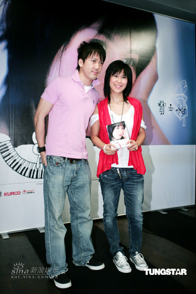 组图:贾立怡新专辑发表 ella前男友陈熙来庆贺